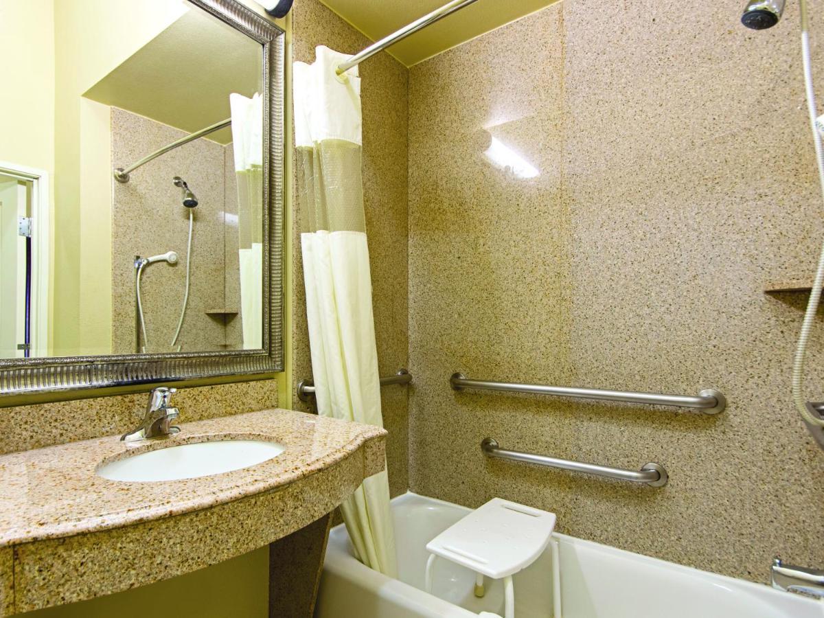 La Quinta By Wyndham Houston New Caney Exteriör bild